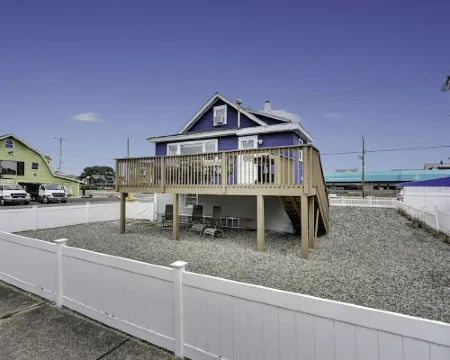 Classic Shore House in the Heart of Beach Haven Hotels in Beach Haven