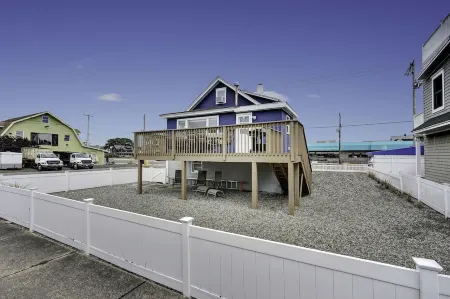 Classic Shore House in the Heart of Beach Haven