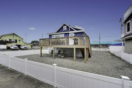 Classic Shore House in the Heart of Beach Haven