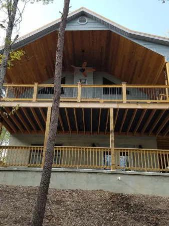 Spectacular couples retreat, private wooded location, pet friendly, WiFi