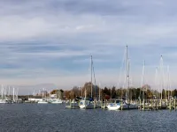 Serene spot, West River dock, sunsets, the Bay, only 40 min from Alexandria, DC.