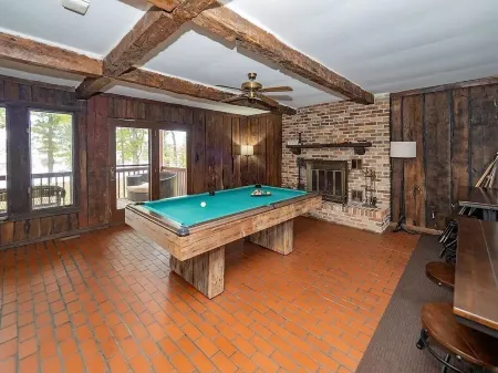 Private Lake Front Home With Pontoon Rental Available On Property