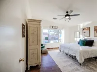 Glendale Getaway- Walking distance to the Stadium