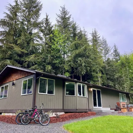 Private, spacious home surrounded by trees, Kitsap & Olympic Peninsulas getaway