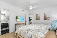 "La Casa Delmar" Heated Pool! Close to Beaches and 5th Ave.