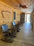 DREHER DREAMS CABIN-LAKEFRONT- + FISHING, KAYAKS,PADDLEBOARDS,6 BEDS SLEEPS 8!