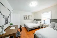 ALHAMBRA 4 Bed home near DTLA w/Parking Отели рядом с достопримечательностью «The Lizard Theater Company»