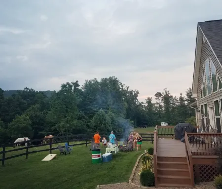 Newly Constructed Mountain Home with Garage!Wonderful Views, yet Close to Town! Отели в г. Клир Крик