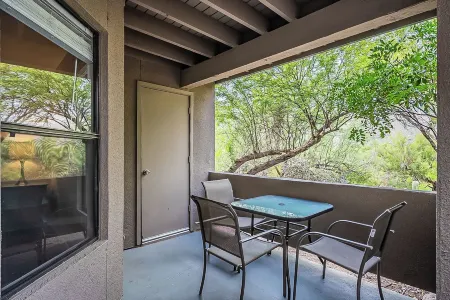 Golf, hike, walk, bike or just relax at this beautiful Ventana Canyon Condo