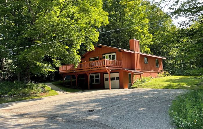 Updated & Central. ATV Trails, golfing, skiing pictured rocks within 3 miles.