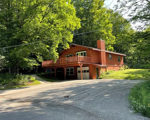 Updated & Central. ATV Trails, golfing, skiing pictured rocks within 3 miles. Hotels in Munising Township
