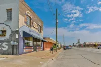 Local Charm Meets Modern Luxury in the North Texas Hill Country - 1.5hrs to DFW!