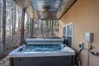 Luxury Lodge Style at Jackson Lake w/ hot tub-game room-deck- firepit