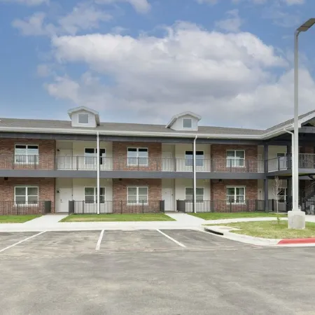 GORGEOUS 3-BEDROOM LUXURY CONDO/HEART OF BRANSON/INDOOR POOL/SPACIOUS/NO-STEPS!