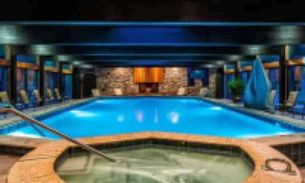 Fully remodeled cottage on private wooded setting, minutes from golf and skiing!