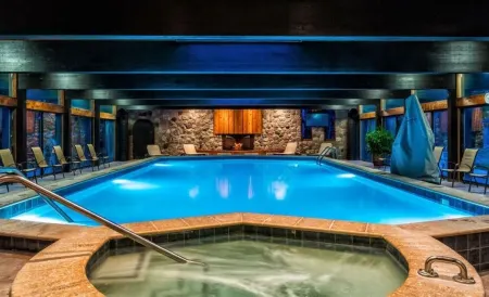 Fully remodeled cottage on private wooded setting, minutes from golf and skiing!