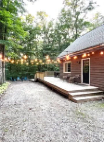 Fully remodeled cottage on private wooded setting, minutes from golf and skiing!
