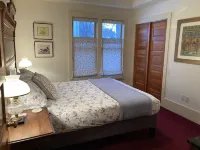 Delightful Downtown Ithaca Home & Garden for Extended Stays