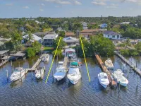 Stuart - Waterfront home on Manatee Pocket with boat slips available Hotel a Port Salerno
