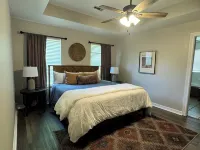 Faytown Cozy! 4 miles to UofA and DT Fayetteville Hotels near University of Arkansas