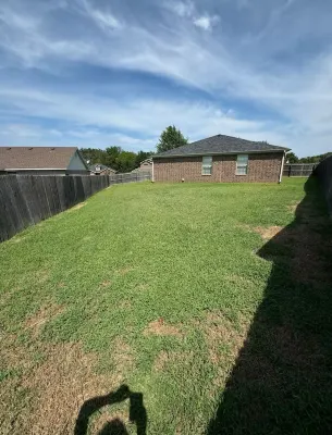 Amazing 3-bedroom home with 2 full baths. Spacious fenced backyard. WiFi present