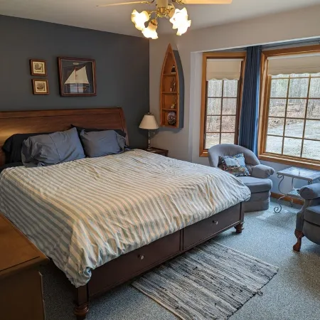 Make new memories! Vacation in the forest on Loon Lake: spacious; scenic; fun.