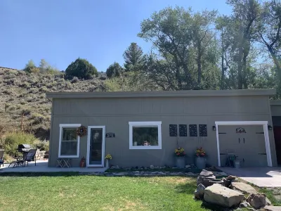 Little Den is an efficiency, cabin located on the Big Laramie River.