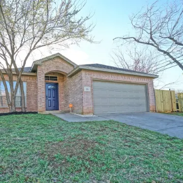 4 Bedroom-2 King Beds GREAT location, minutes to AT&T Stadium and DFW Airport!