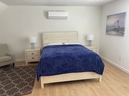 The Perfect Shore House in Beach Haven West, Pool, Spa, Firepit, 5 Mins To LBI