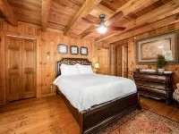 🎣 FISHING LODGE🌲 - 3 Stocked Ponds, Hot Tub, Sleeps 14, 8 acres, Arcade