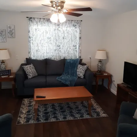 Villa B offers peace and quiet with beautiful views of the countryside. Отели в г. Cape Girardeau County