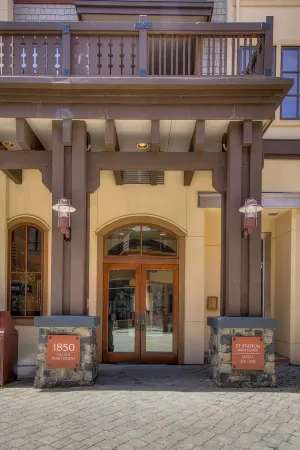 Pallisades Village View Condo Отели рядом с достопримечательностью «Squaw Valley Ski Area»