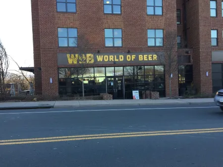 Downtown Mall Cottage just off Main St., breweries/wineries 10-30min drive Отели рядом с достопримечательностью «Университет Вирджиния»