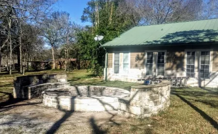 The Manor_4 BR w/ Pool Table, Swimming Pond, and Sand Volleyball