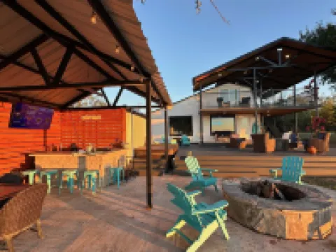 Lakefront retreat with private Boat Ramp, Dock, Hot Tub, and Stunning Sunsets ☀️