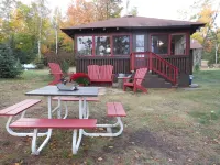 Pet-Friendly Charmer On Dam Lake With Air-Conditioning!