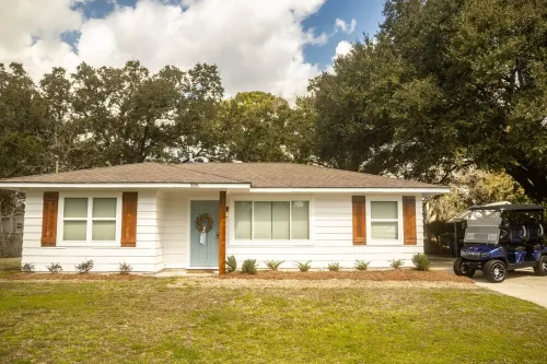 Tranquility on Teringo - close to the beach & downtown - includes golf cart!