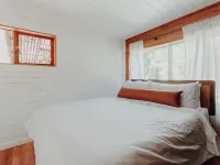 Chalet Rivière 2-bedroom cabin with AC and WiFi in Gold Bar Hotels in Baring