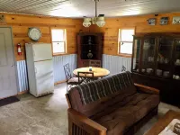 Mennonite Built Cabin on 81 acres surrounded by 30,000 acres of state park Hotels in Bledsoe County