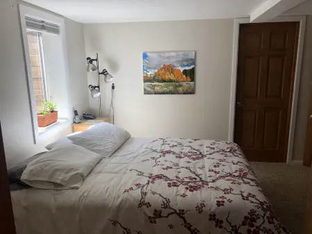 Beautiful private 2 bedrooms/1 bathroom near campus Отели в г. Боулдер
