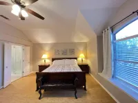 Spacious Living, BBQ, Minutes to DFW Airport, Sleep 16