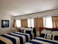 "Wickie's Wharf " Condo on lake Conroe Hotel dekat Cruisin Tikis Lake Conroe