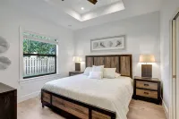 Bonita Beach Bungalow II! BRAND NEW BUILD! Cozy, Private & Close to beach! Hotels near 7-Eleven