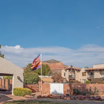 Prickly Pearadise: 3-Bedroom Condo in Sedona with Hot Tubs, Pool & Tennis