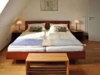 Beach House, 200 Sqm. Wf., Directly at the Plauer See, Müritz, 30m to the Beach Hotele w: Funfseen