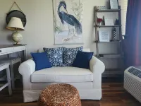 Studio condo with amazing water views, short walk to the beach 大西洋灘酒店