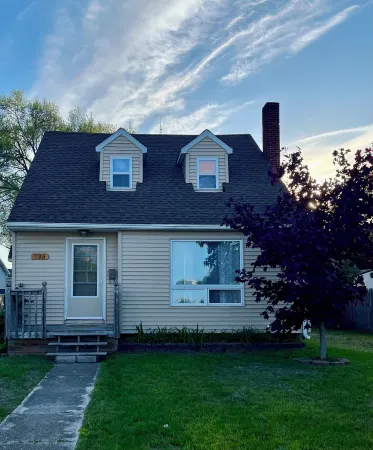 Cozy 3-bedroom vacation home just steps to Lake Huron