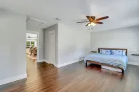 Modern 3 Br Bungalow Sleep 8, Family/Pet Friendly, 15 Min from Downtown/Outlets 스티플체이스 플레이그라운드 주변 호텔