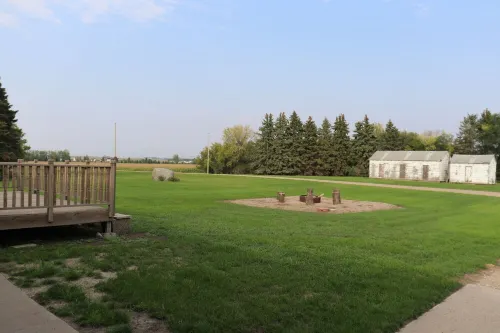 Prairie Pines Lodge....15 private acres....near Devils Lake