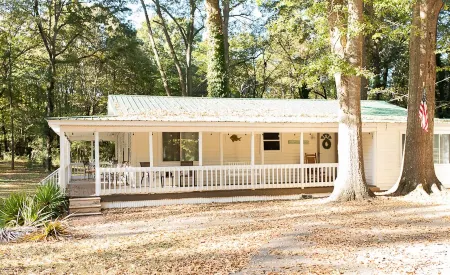 Quiet and Relaxing Neighborhood Great Location for Fun at Guntersville Lake